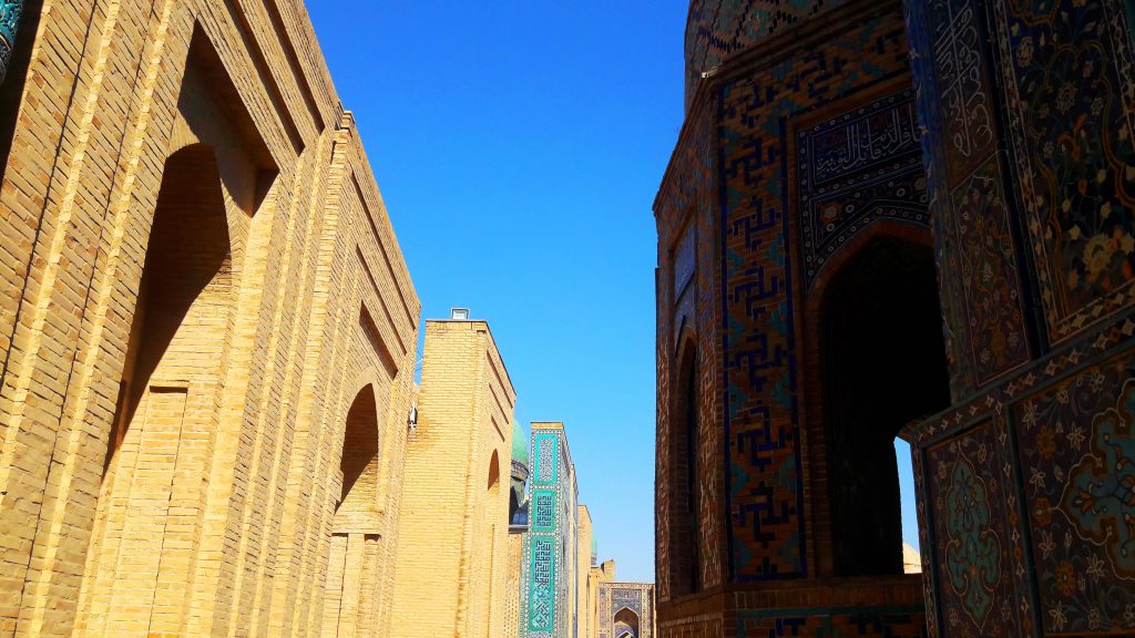 Info Shymkent - Main road of Shah-i-Zinda with beautiful mausoleums.