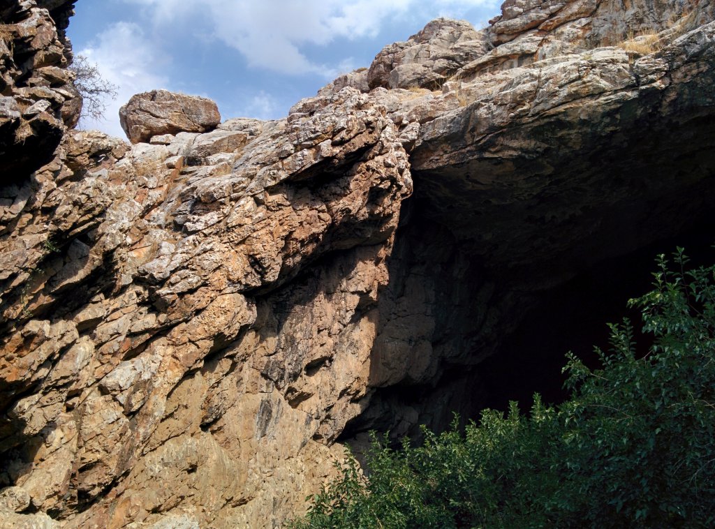 Info Shymkent - Entrance of the cave Ak Mechet.