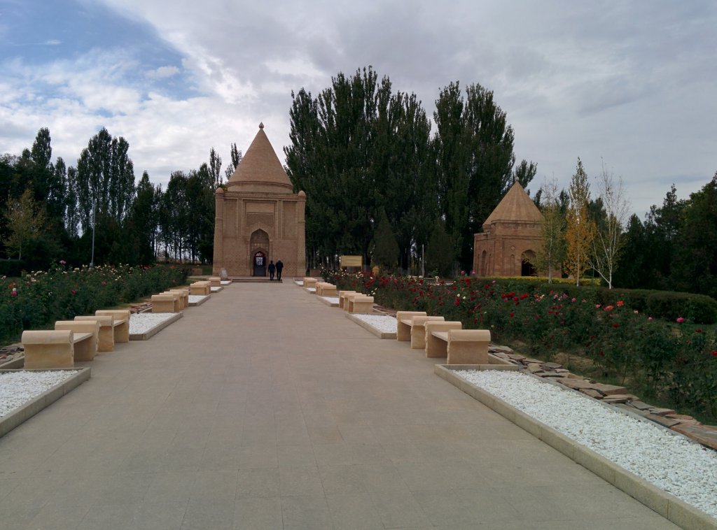 Info Shymkent - First view on Aisha Bibi Mausoleum