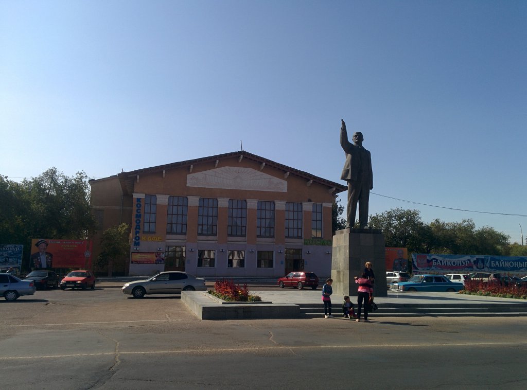 Info Shymkent - Lenin is still greeting Guests