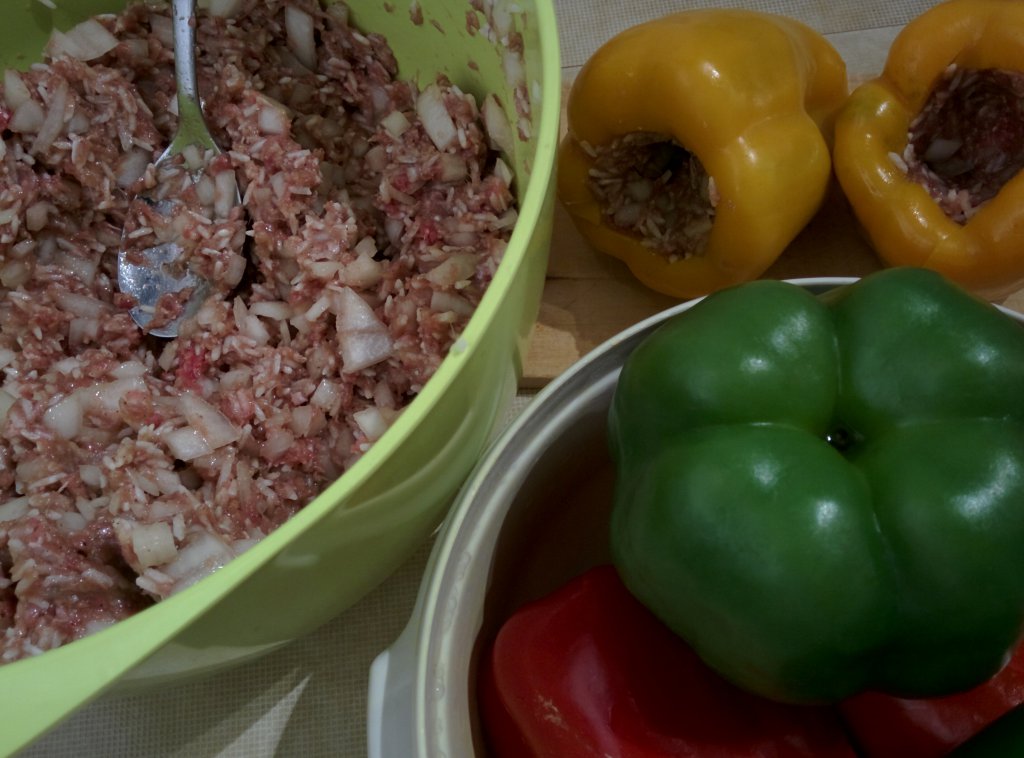 Info Shymkent - Stuff the peppers with spoon or by hand.