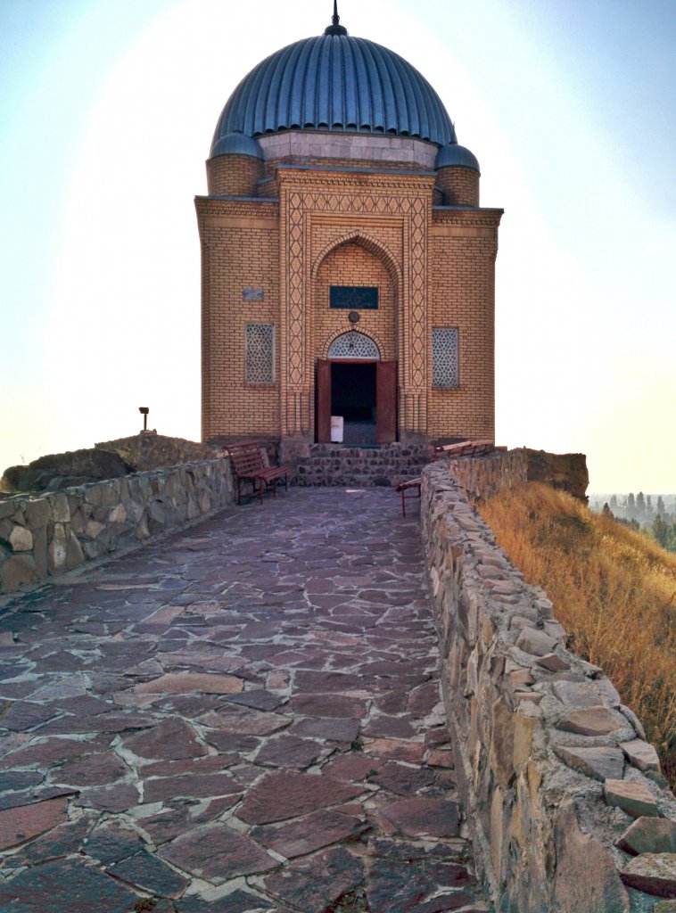 Info Shymkent - Walk way to the Tekturmas Mausoleum near Taraz