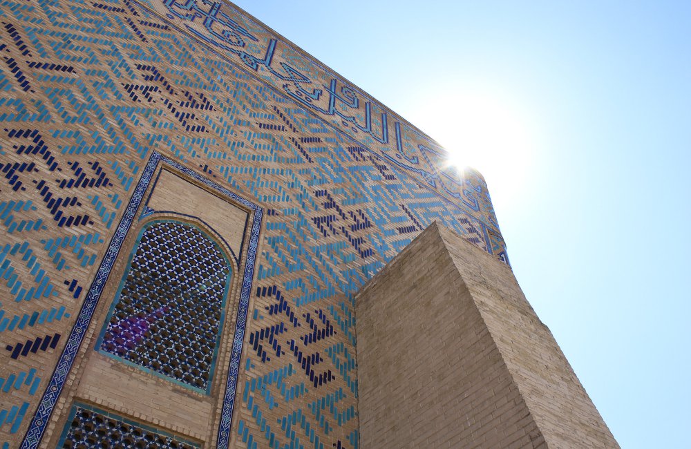 Info Shymkent - Hot sun at Yassawi Mausoleum