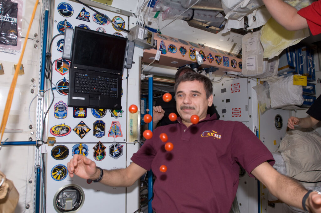 Info Shymkent - Cosmonaut Mikhail Kornienko playing with Tomatoes in Space (Image: NASA)