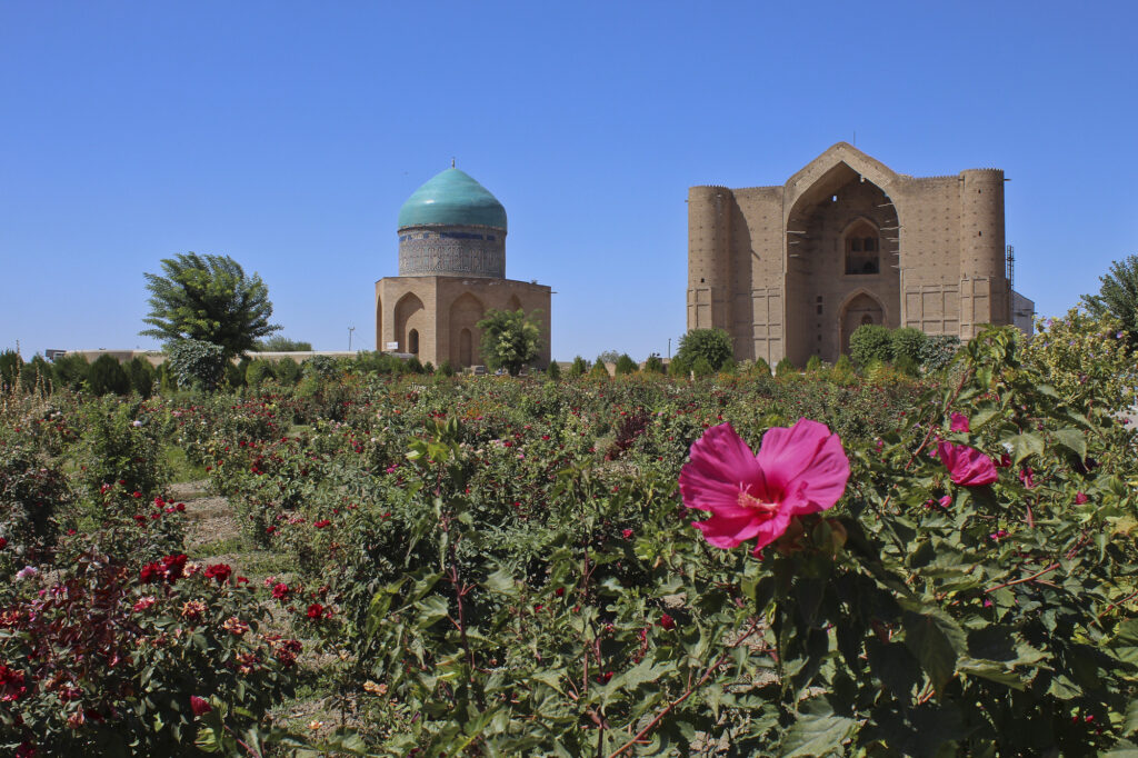 Info Shymkent - Rose garden in front of the Yasawi Mausoleum in Turkistan