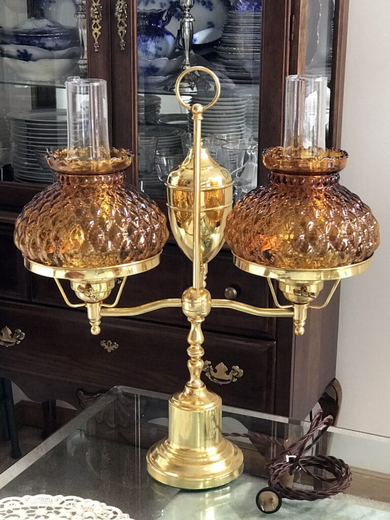 Info Shymkent - Gregory Porter is restoring lamps in his freetime