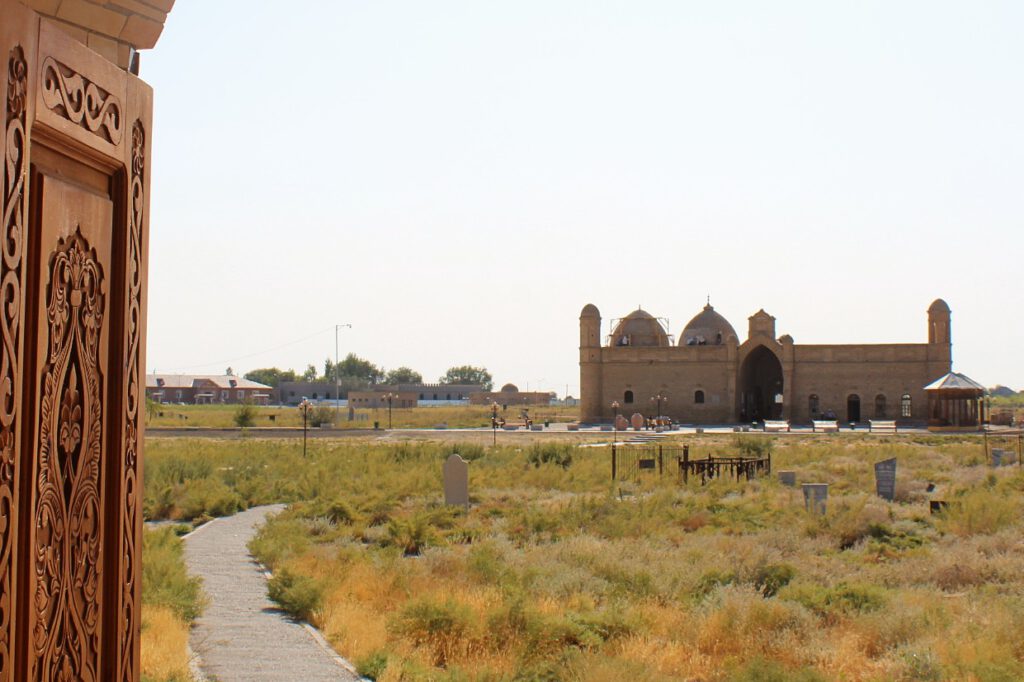 Info Shymkent - Arystan Bab Door view