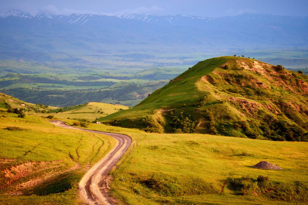 Info Shymkent - Mountain road in Turkestan region (Photographer: Yerbolat Shadrakhov)