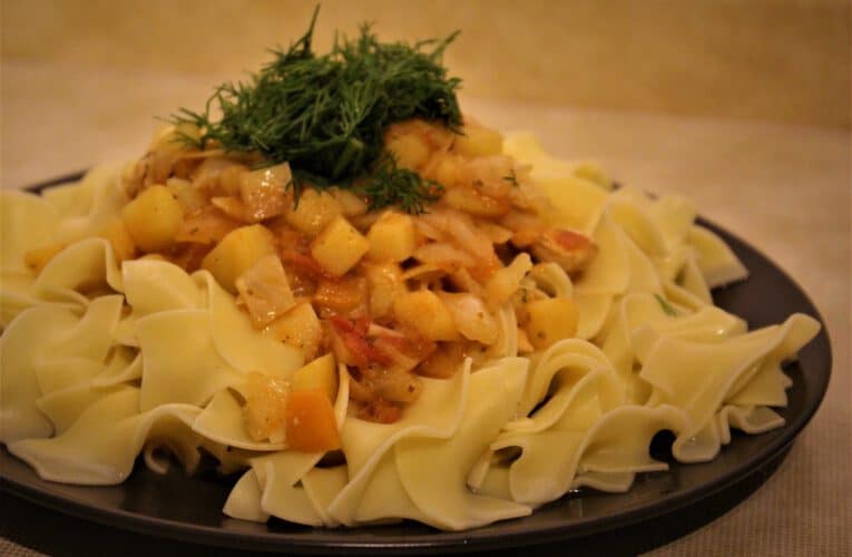 Nansalma – a Kazakh pasta meal with chicken meat