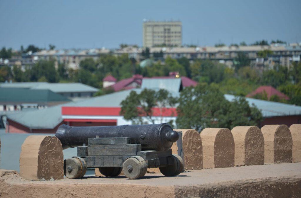 Info Shymkent - Cannon on the Walls of the Citadel of Shymkent (Image: VisitShymkent)