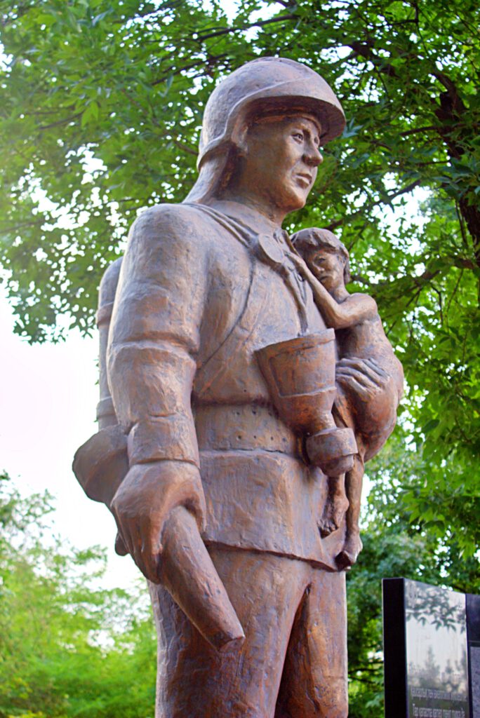 Info Shymkent - Memorial in Abay Park in Shymkent dedicated to the Firefighters who sacrificed there lifes in service