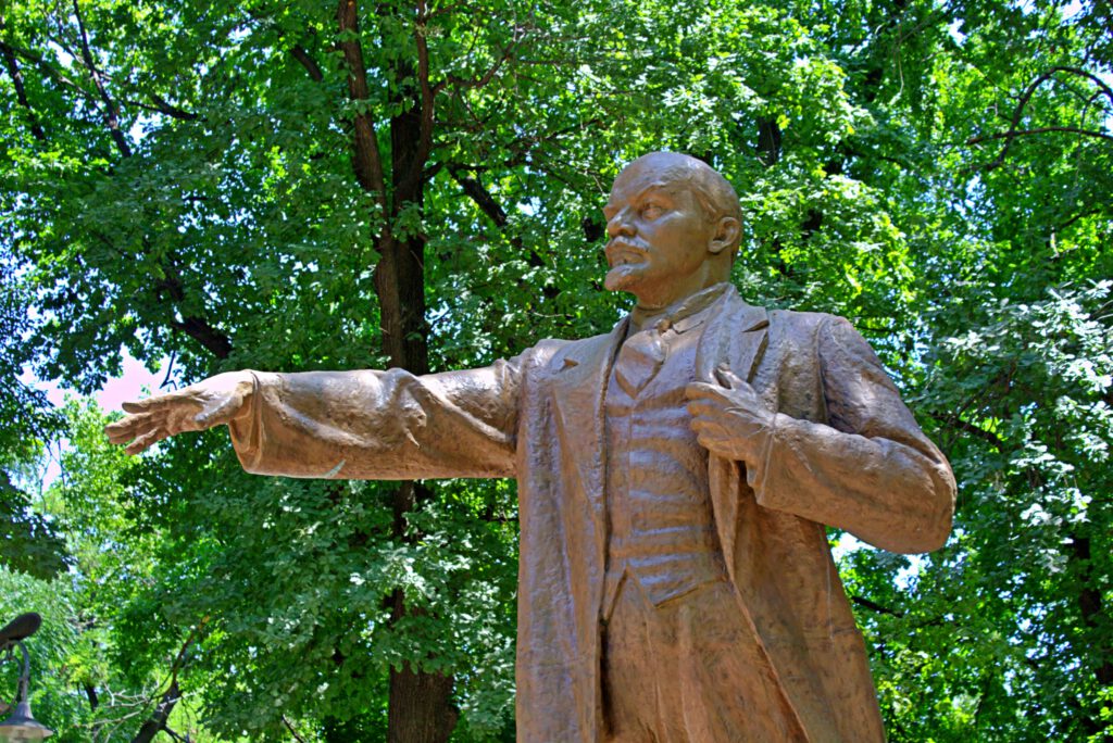 Info Shymkent - Lenin Statue in the Metallurgist Park in Shymkent