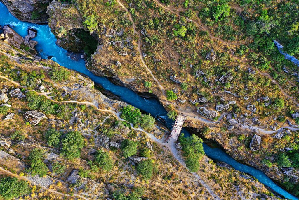 Info Shymkent - Shymkent from Above - Cyan blue river in Aksu Canyon near Shymkent