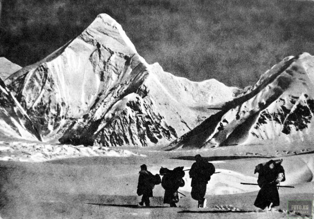 Info Shymkent - Preparation team of Mikhail Pogrebetskys expedition to conquer Khan Tengri in 1931