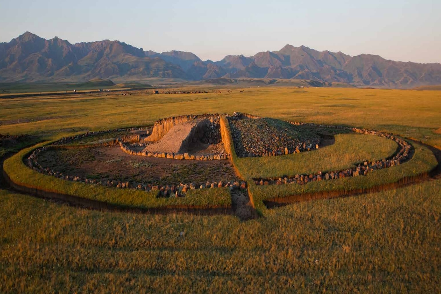 Info Shymkent - "Gold of the Great Steppe" exhibition in Fritzwilliam Museum - Opened Kurgan at Eleke Sazy valley in Kazakhstan