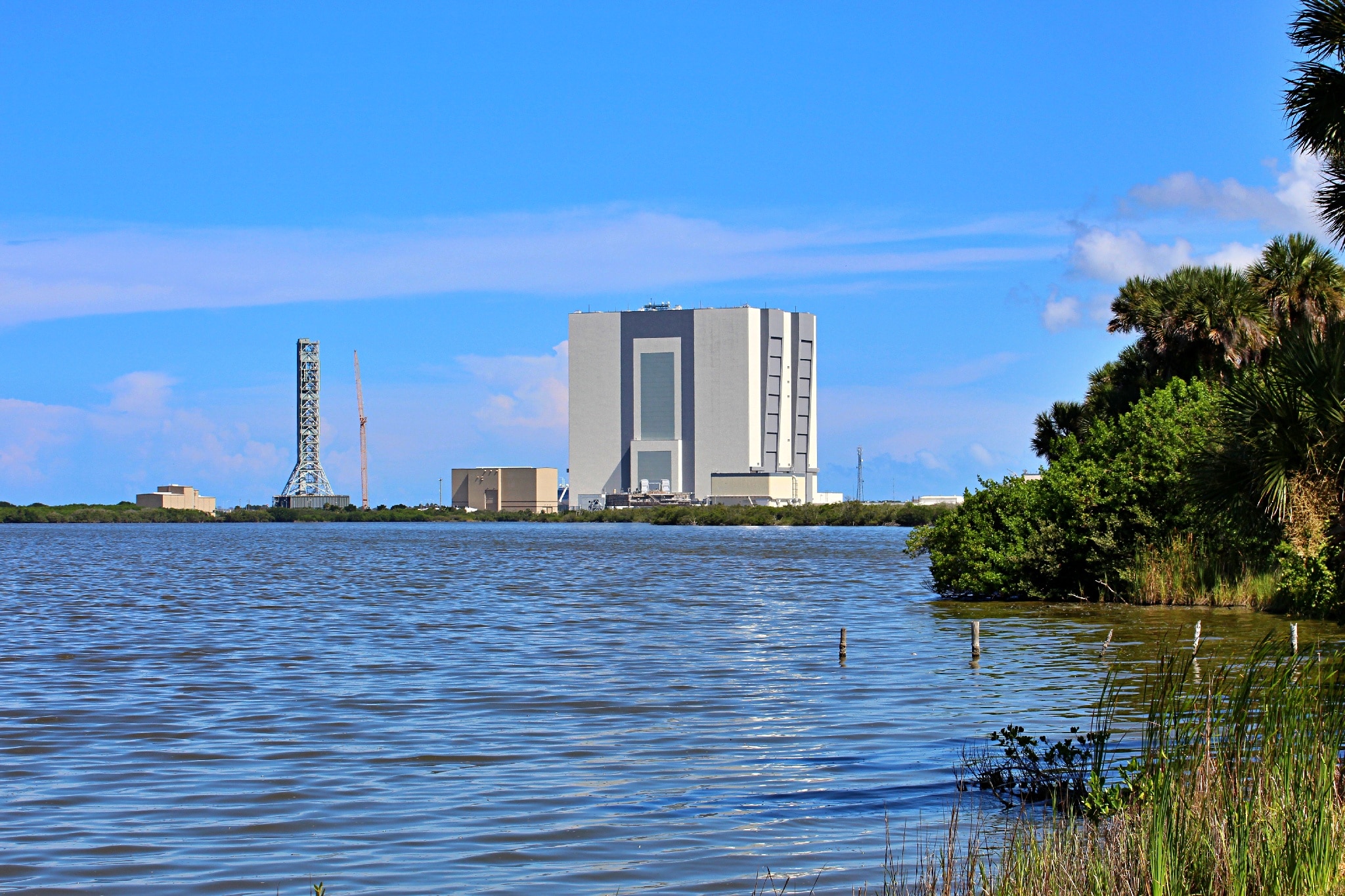 Info Shymkent - Launch Schedule 2022 - Vertical Integration Building and SLS launch tower in KSC, Florida