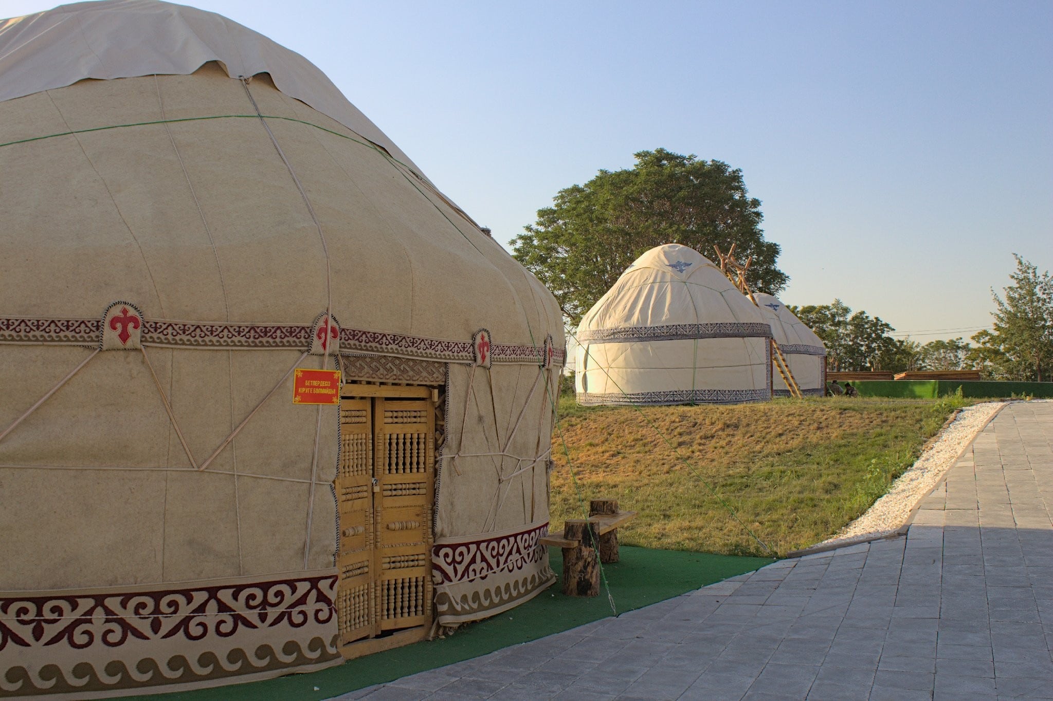 Info Shymkent - Kazakh yurts in the yellow evening light in Shymkent