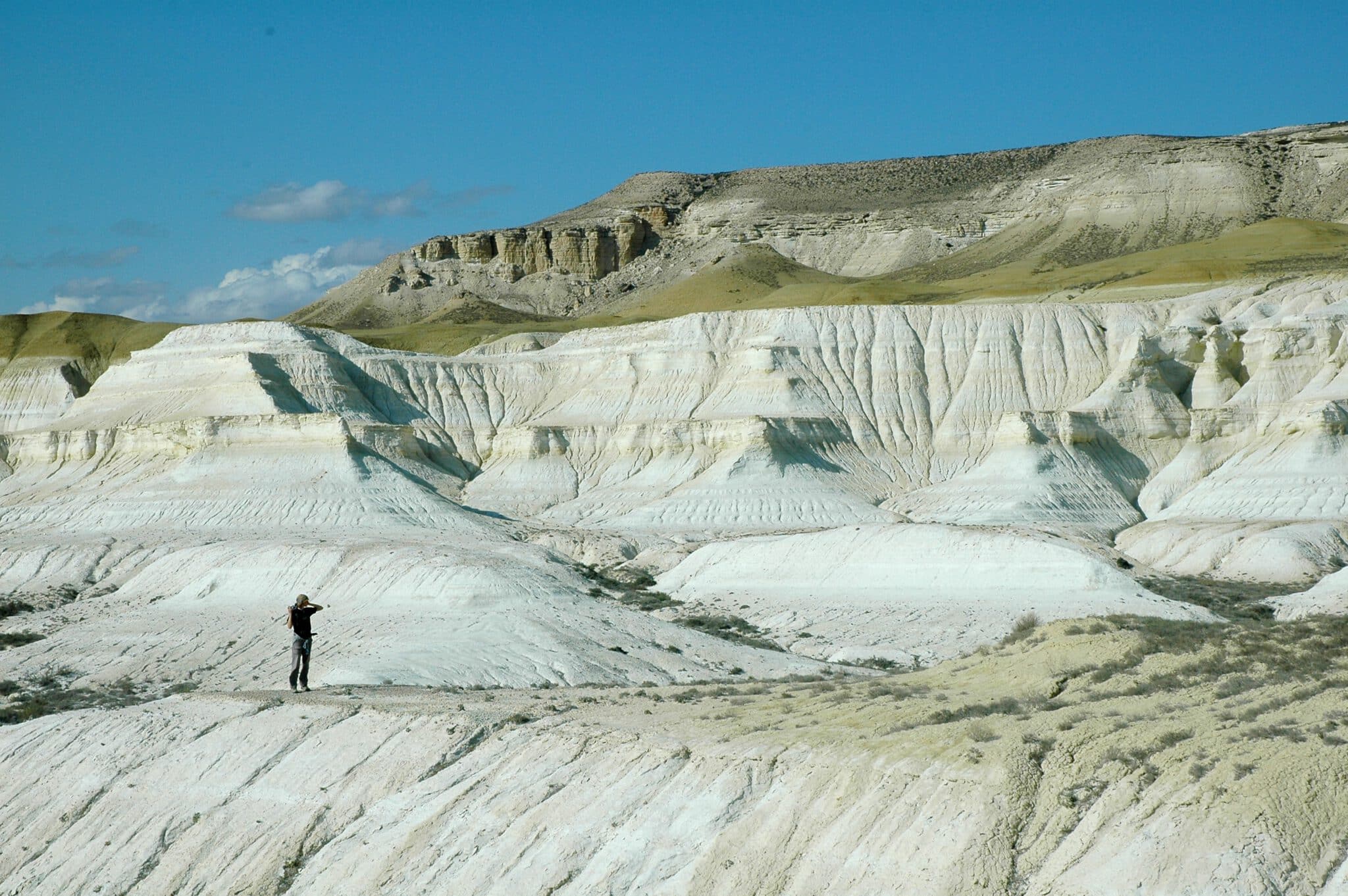 Info Shymkent - German tour guide and writer Dagmar-Schreiber at the Chalk cliffs of Son Tuzbair in Mangystau Region of Kazakhstan