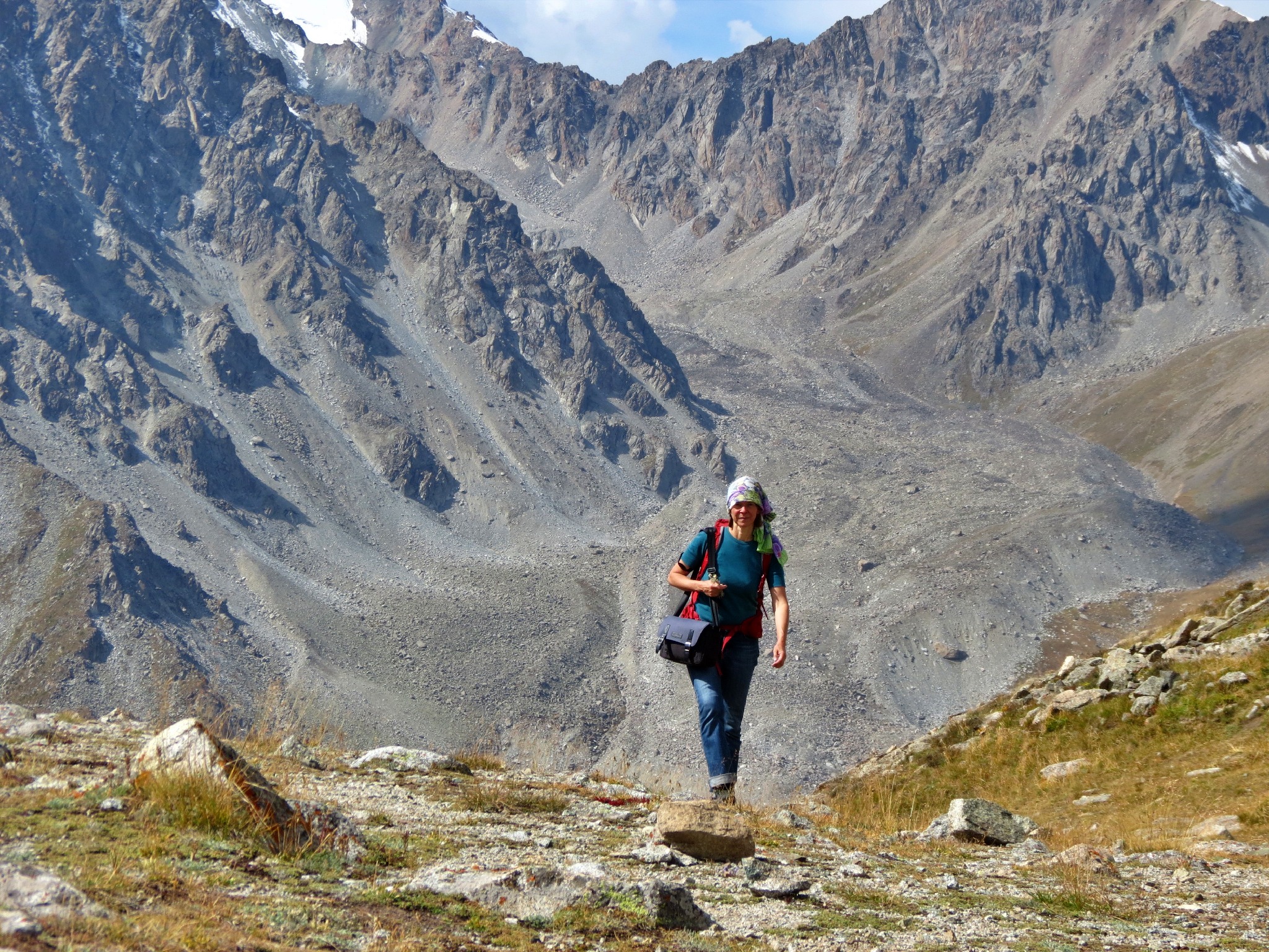 Info Shymkent - German tour guide and writer Dagmar Schreiber climbing up to Big Almaty Peak (Photo: Valeriy Izmailov)