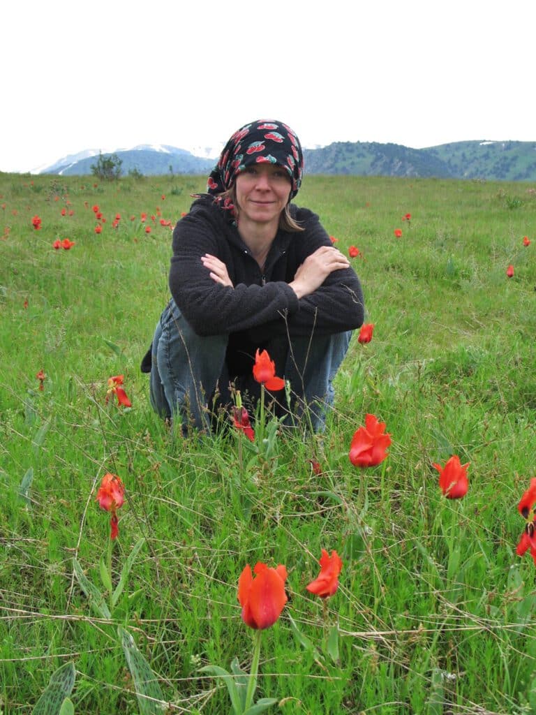 Info Shymkent - Famous German travel guide and writer Dagmar Schreiber in a tulip field in South Kazakhstan