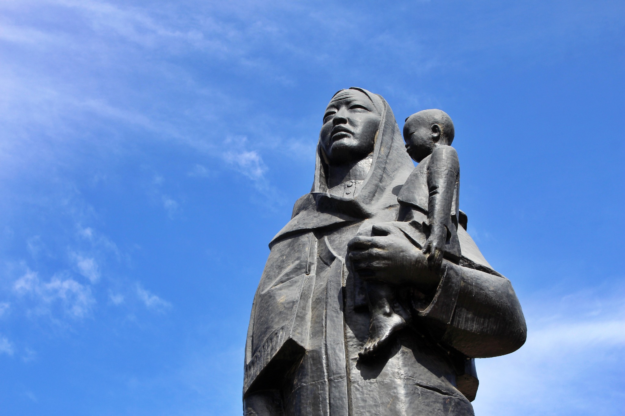 Info Shymkent - "Mother with Child" monument at the Kasiret memorial in Shymkent, Kazakhstan