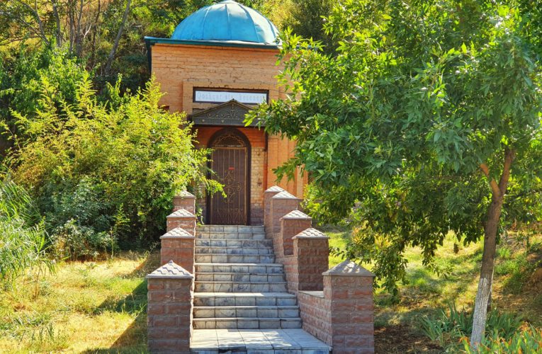 Koshkar Ata – The mausoleum and a fresh stream