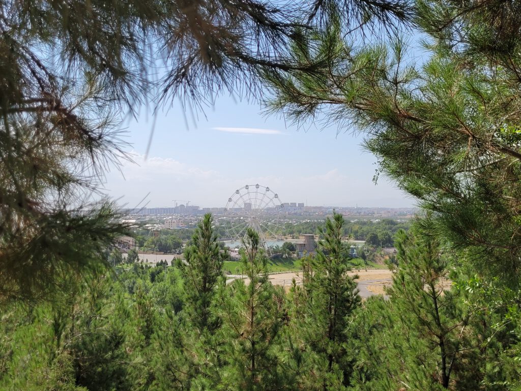 Info Shymkent - View from the complex 'Kazyna' to the attraction park 'Zhailau-Kol' in Shymkent