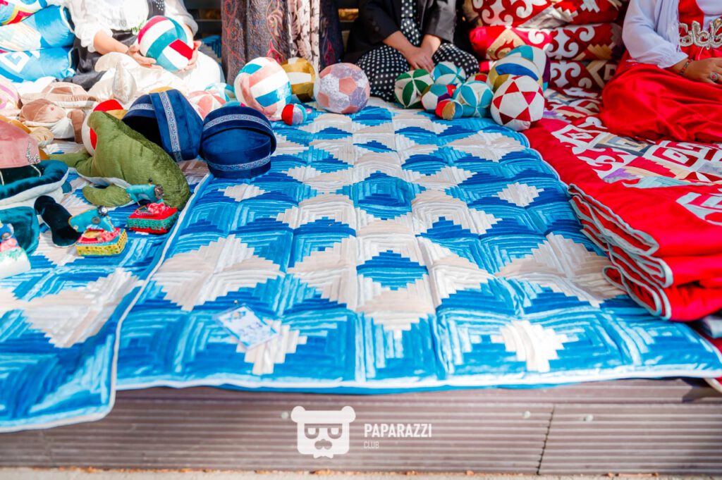 Info Shymkent - Kazakh traditional mattress with ornaments