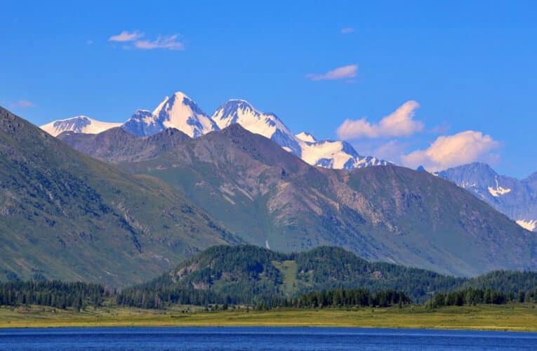 Info Shymkent - View from Yazovoe Lake to Peak Belukha - Muztau