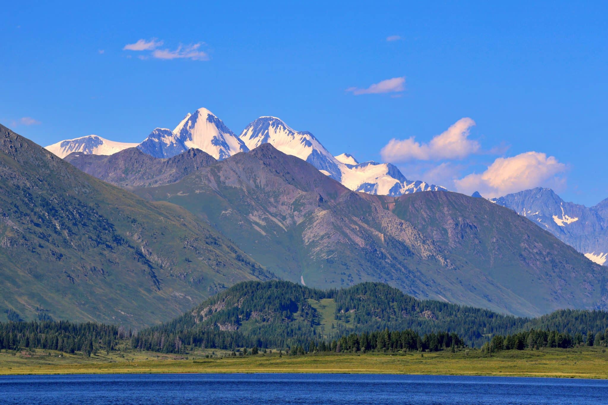 Info Shymkent - View from Yazovoe Lake to Peak Belukha - Muztau